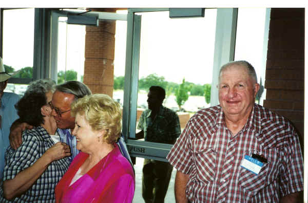 2001 043.jpg (1744145 bytes)