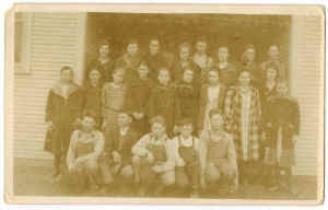 Nickelville School-Forrest McDaniel in front center.jpg (459218 bytes)