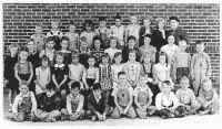 Paradise School Class.jpg (8220585 bytes)